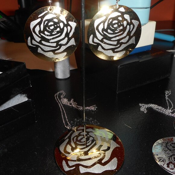 Golden Rose pattern necklace with earrings Jewelry Set - Picture 3 of 5